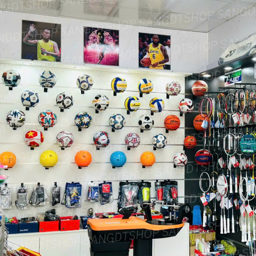 SHOP BÓNG ĐÁ - Cùng tham khảo 4 mẫu móc treo trưng bày quả bóng chuyên nghiệp