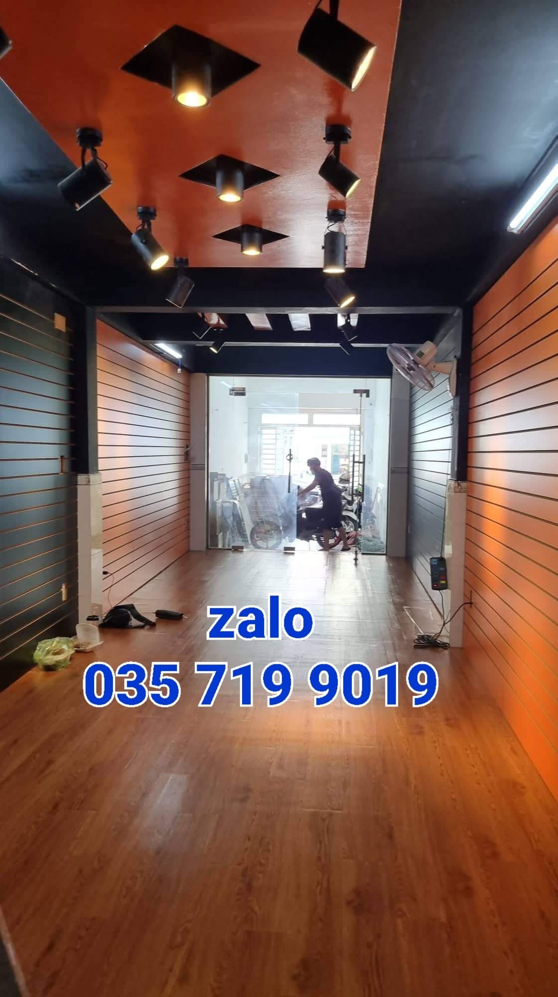 giải pháp Slatwall được thiết kế và thi công đồng bộ