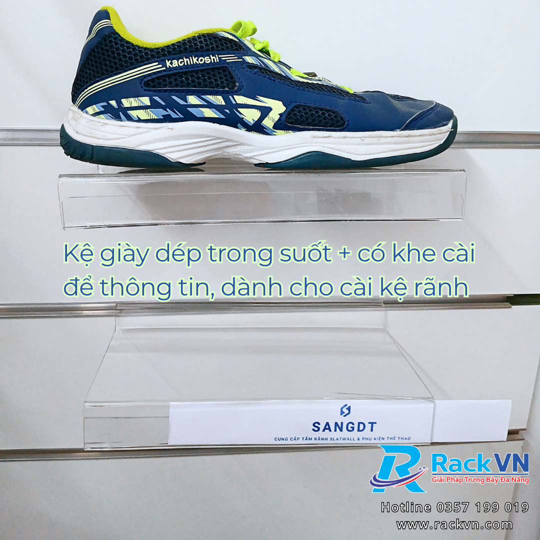 Kệ giày mica trong suốt có khe cài logo hoặc bảng giá