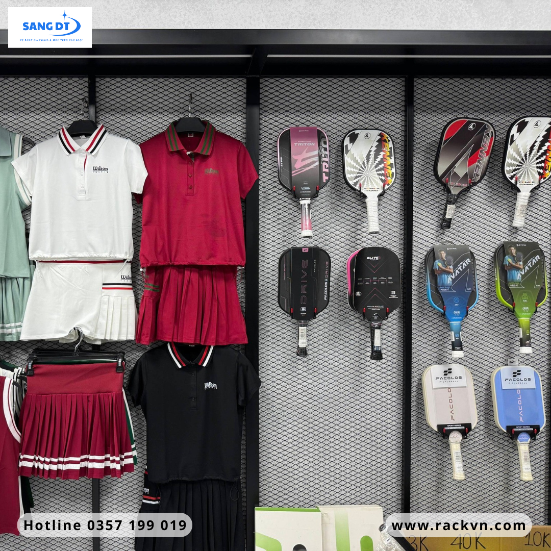 Trưng bày pickleball cho cửa hàng thể thao