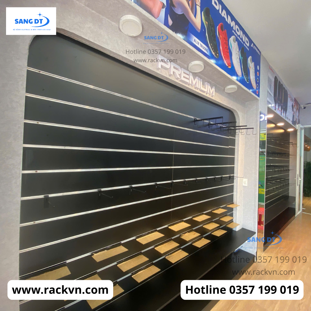 Kệ rãnh Slatwall – Giải pháp linh hoạt cho cửa hàng thể thao hiện đại 