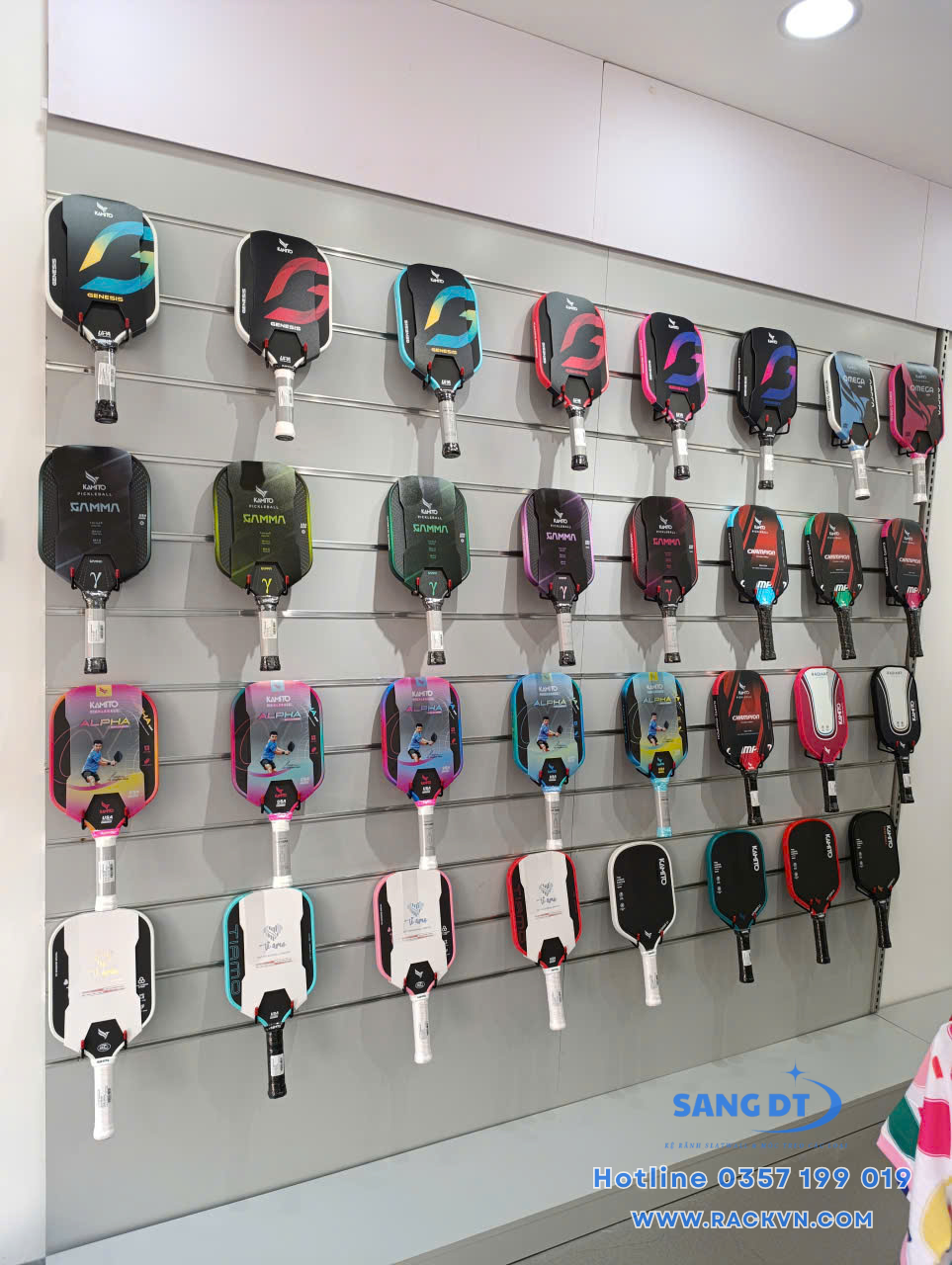 Hệ vách kệ Slatwall ốp tường