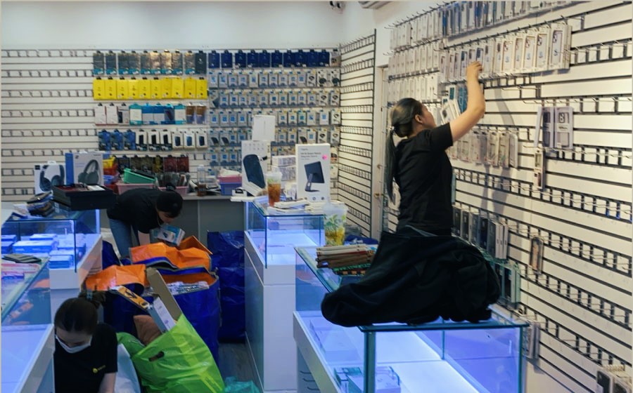 Một tấm Slatwall có thể kết hợp nhiều loại móc