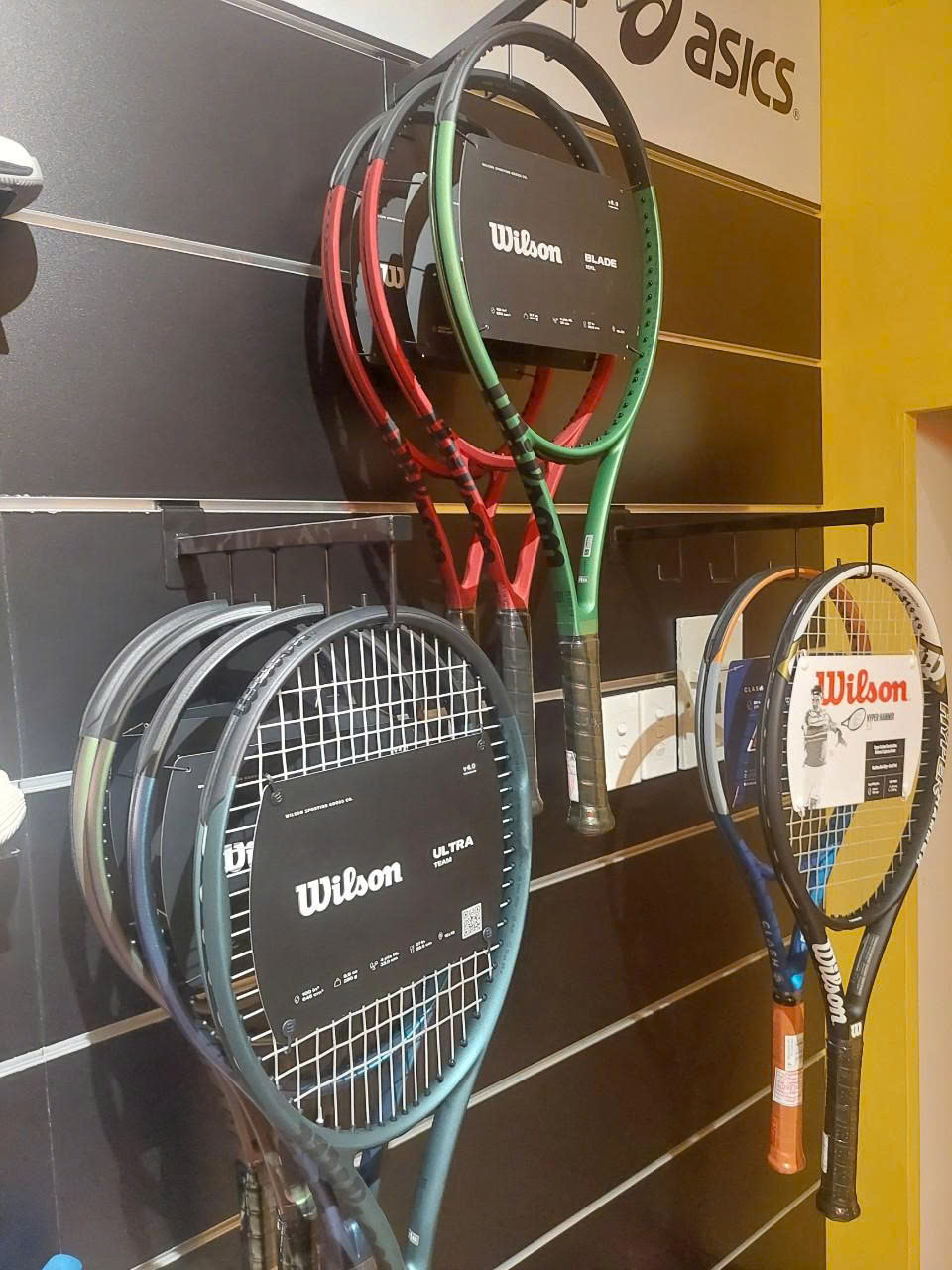 Móc treo vợt tennis