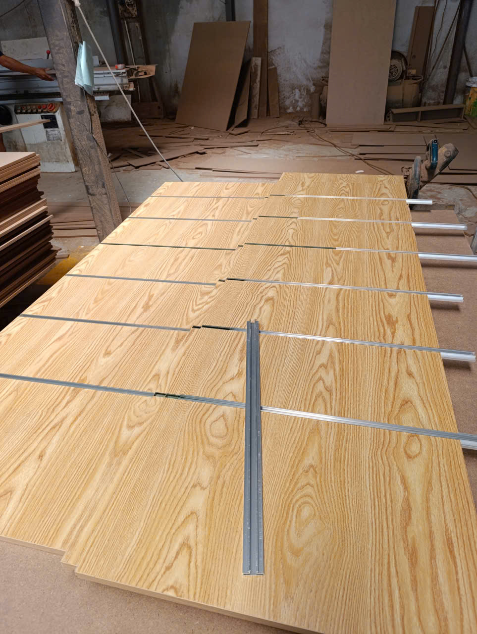 gia công tấm Slatwall