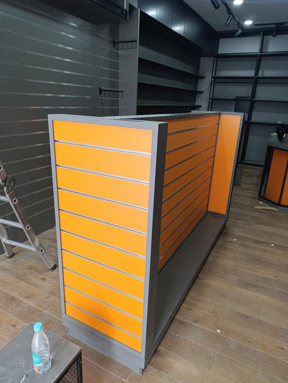 Slatwall độc lập – phù hợp khi cần sự linh hoạt