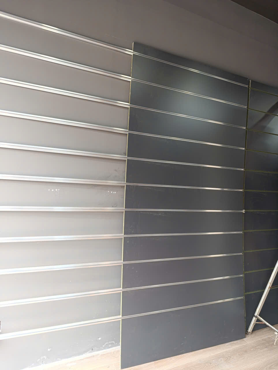 Rãnh nhôm cài tấm gỗ Slatwall