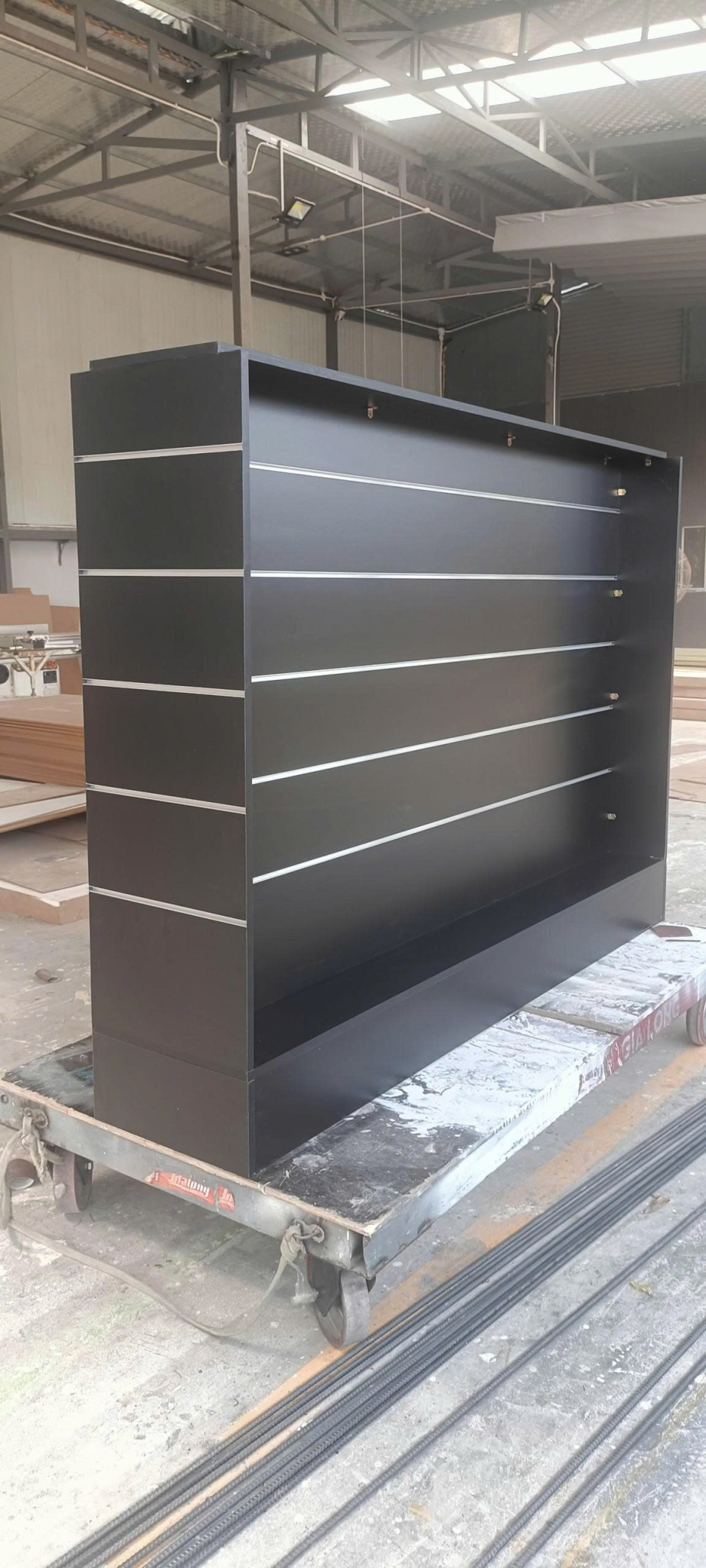 Gia công Slatwall tại địa phương